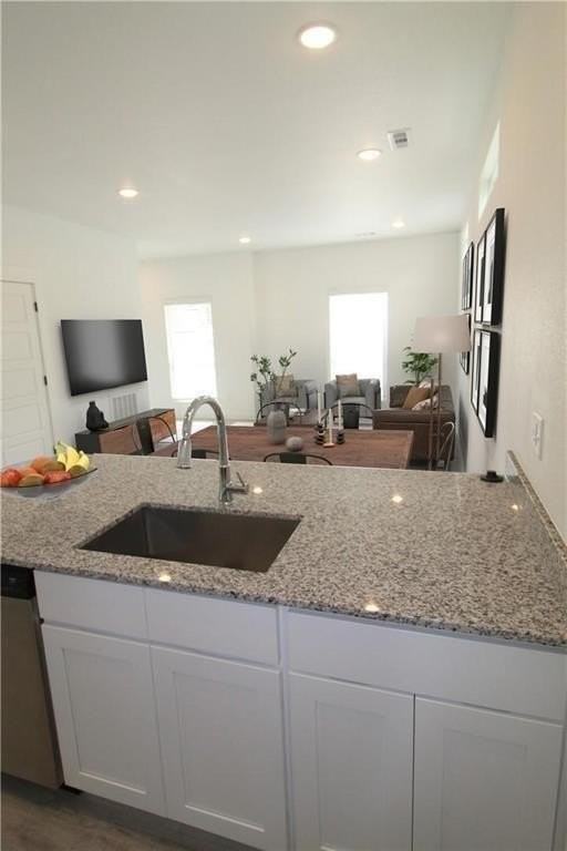 1041 Kentucky Ave - Photo 5 of 18