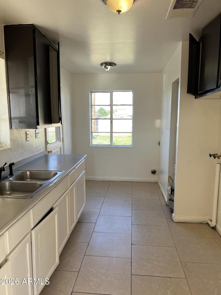 1754 E Hidalgo Ave - Photo 3 of 14