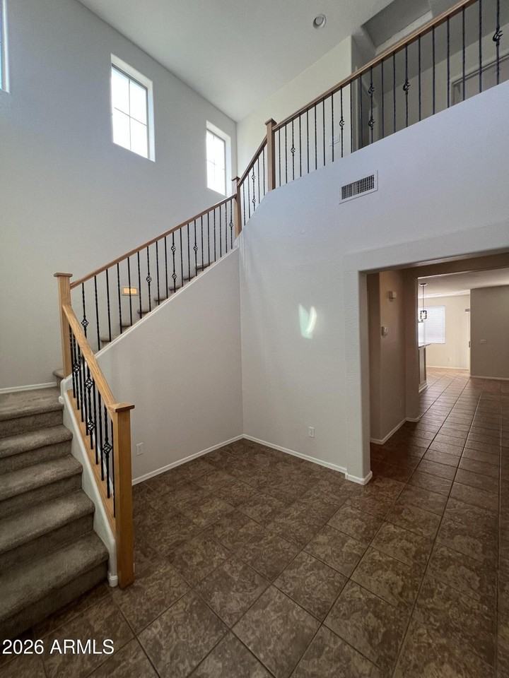 4120 S Sawmill Rd - Photo 3 of 32