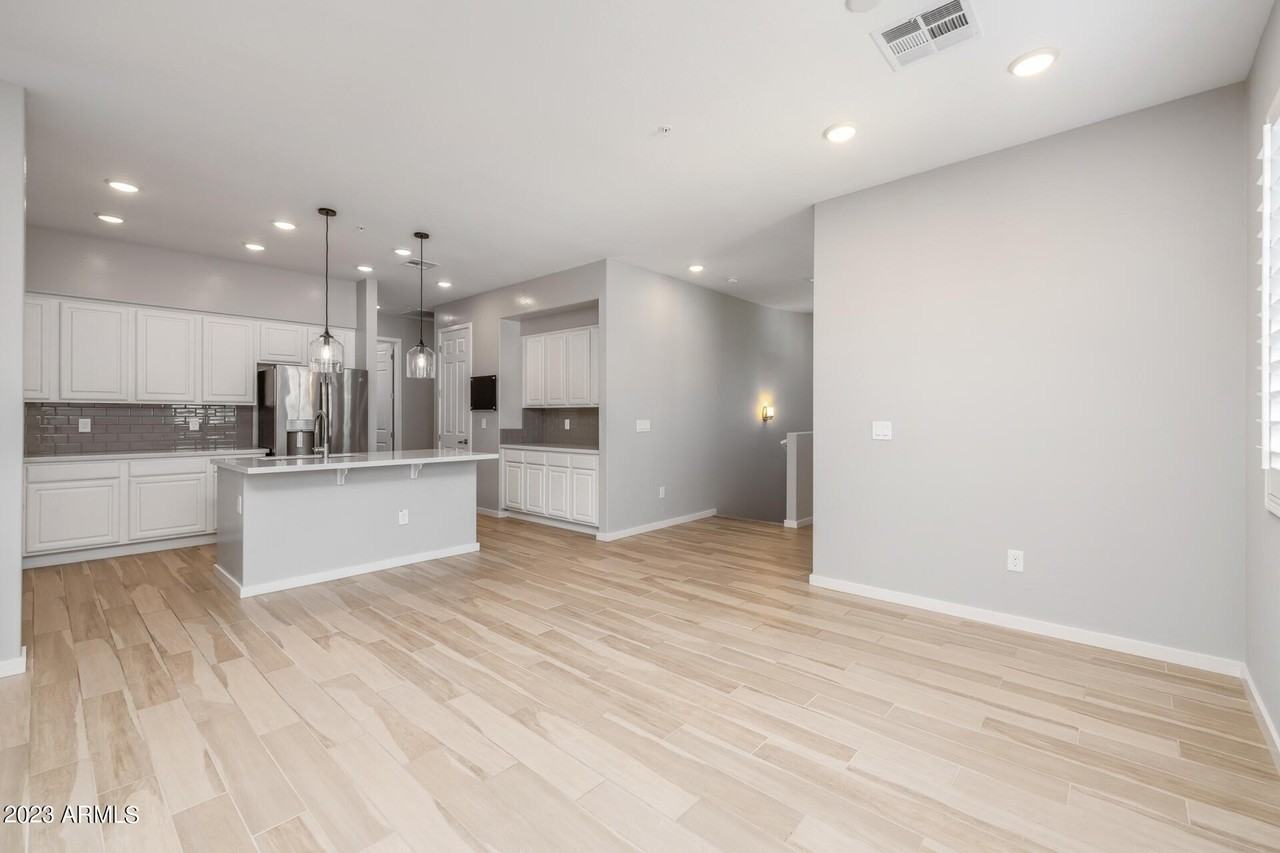 250 W Queen Creek Rd Apt 210 #210 - Photo 7 of 39