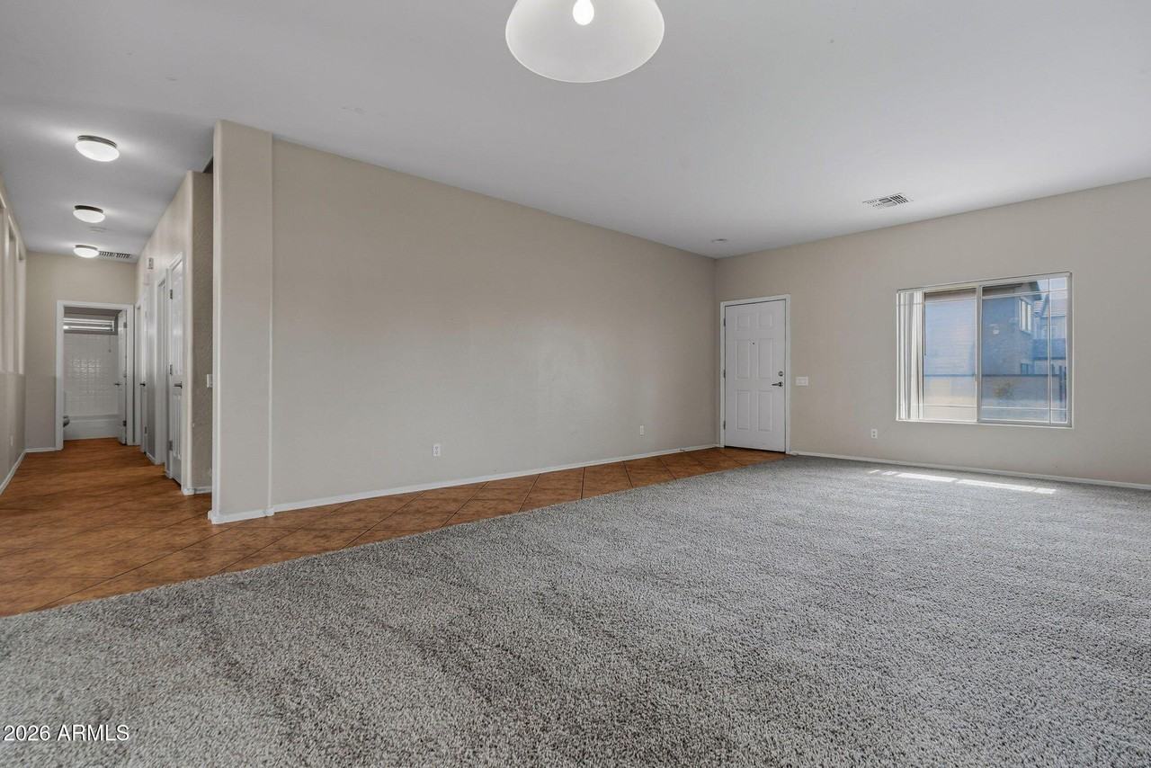 9444 W Hubbell St - Photo 5 of 49