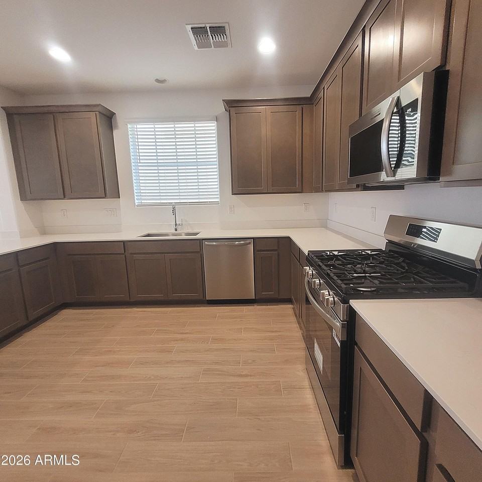 9833 W Catalina Dr - Photo 5 of 24