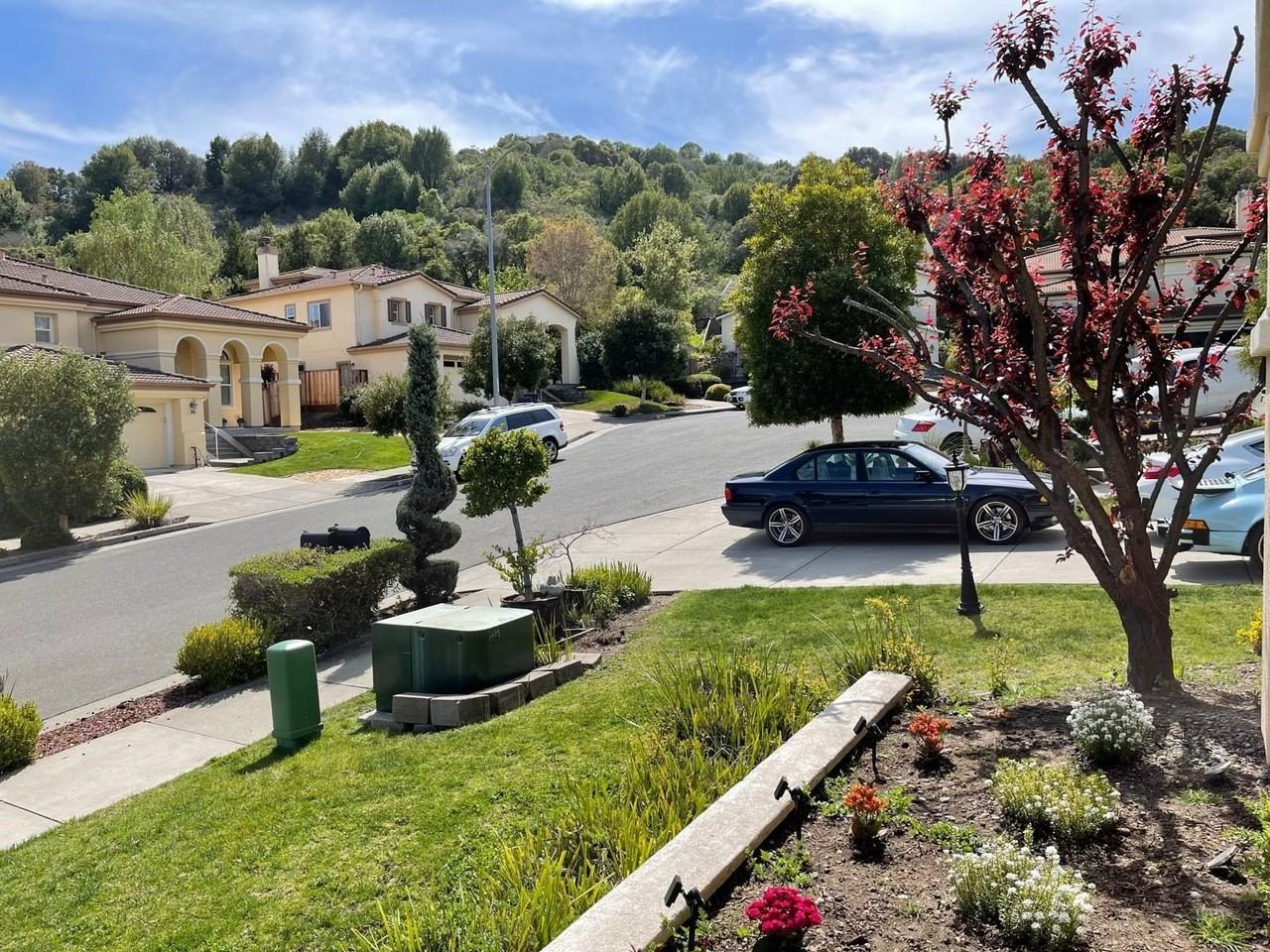 1013 Ridgeview Dr - Photo 2 of 26