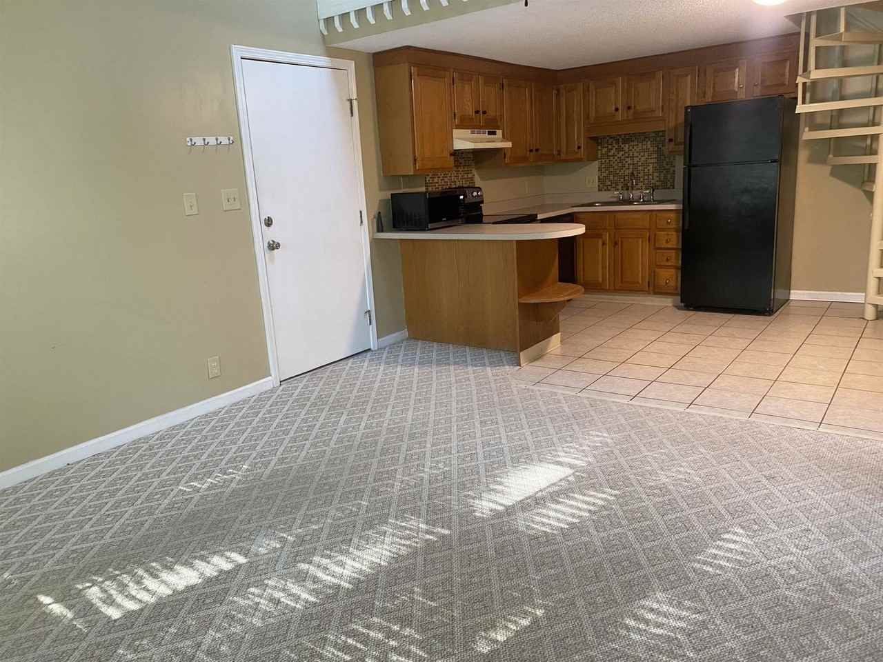 1206 Tiffany Ln Apt B - Photo 3 of 11