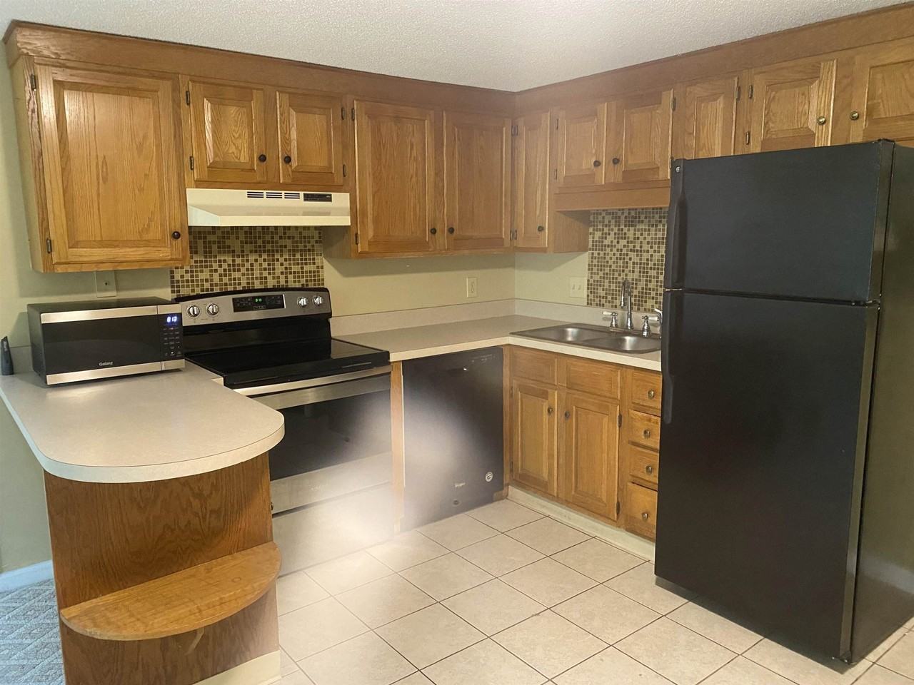 1206 Tiffany Ln Apt B - Photo 5 of 11