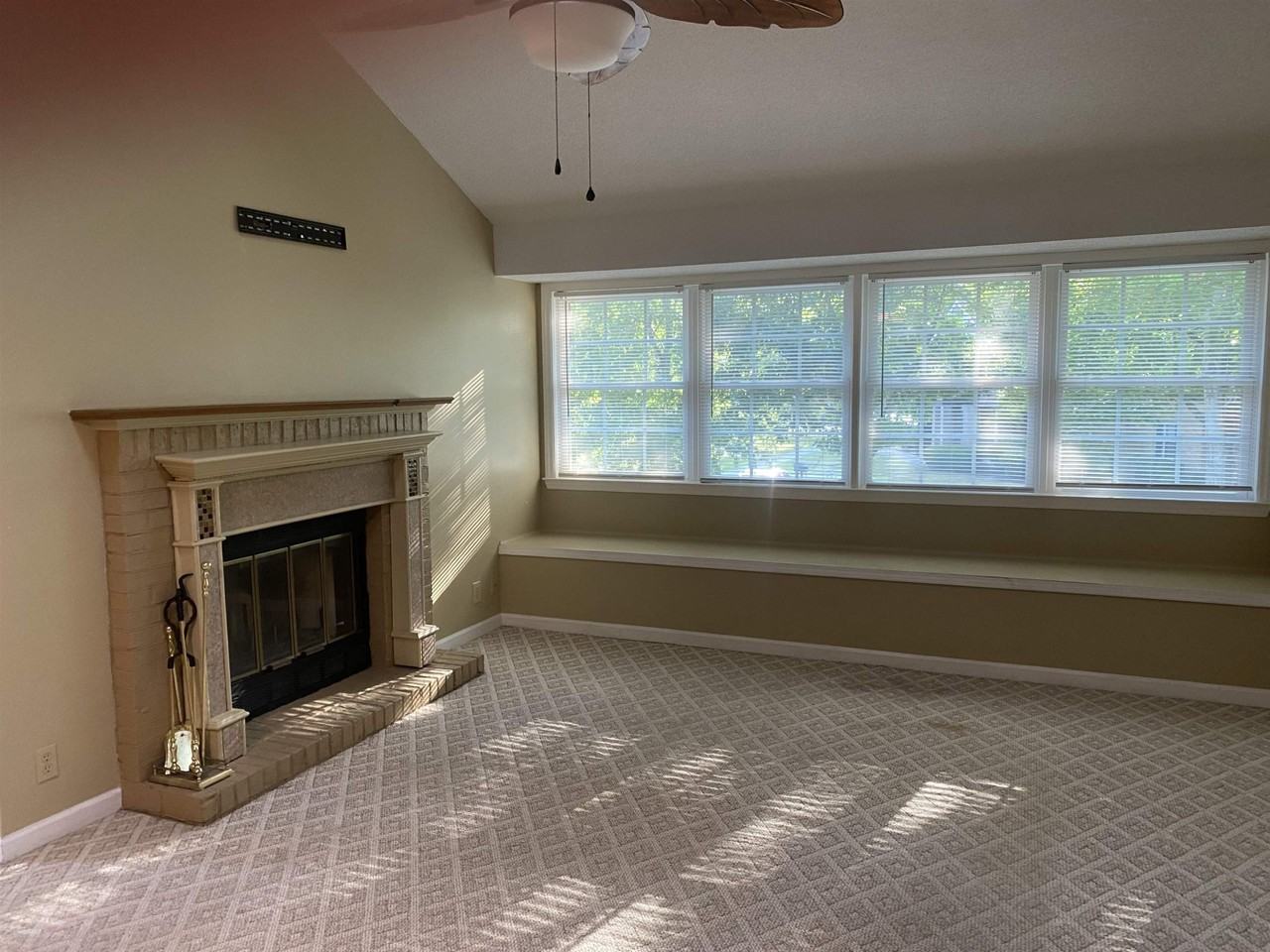 1206 Tiffany Ln Apt B - Photo 6 of 11