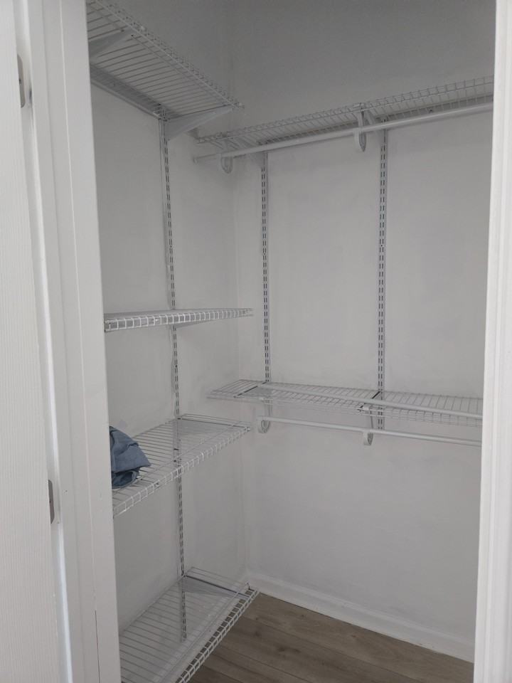 7055 N Clark St #2 - Photo 5 of 13