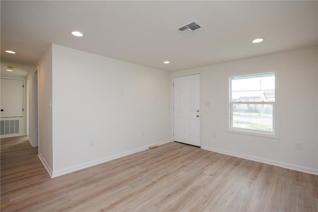 306 Allison Dr - Photo 4 of 27