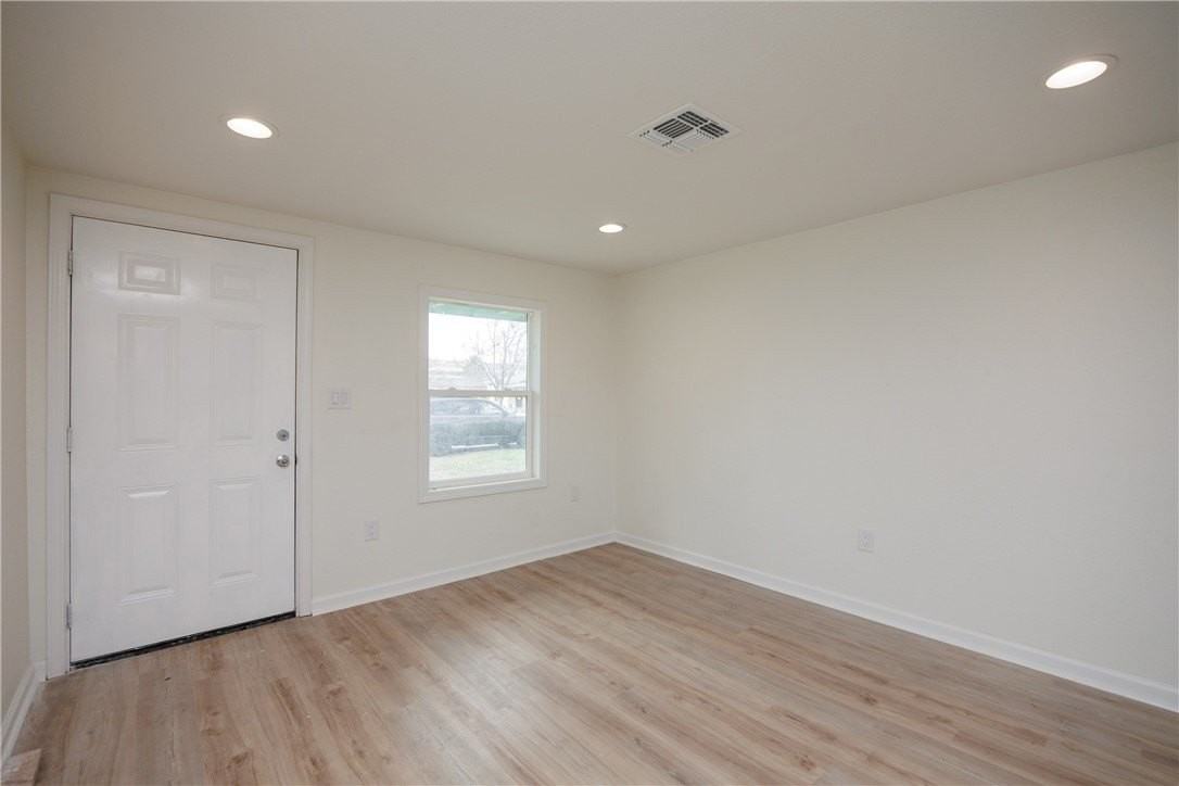 306 Allison Dr - Photo 5 of 27