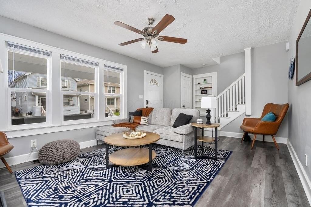 975 Heyl Ave - Photo 3 of 33