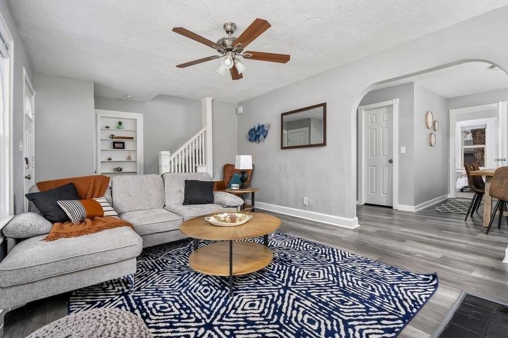 975 Heyl Ave - Photo 4 of 33