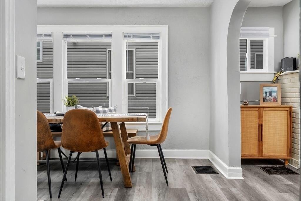 975 Heyl Ave - Photo 7 of 33