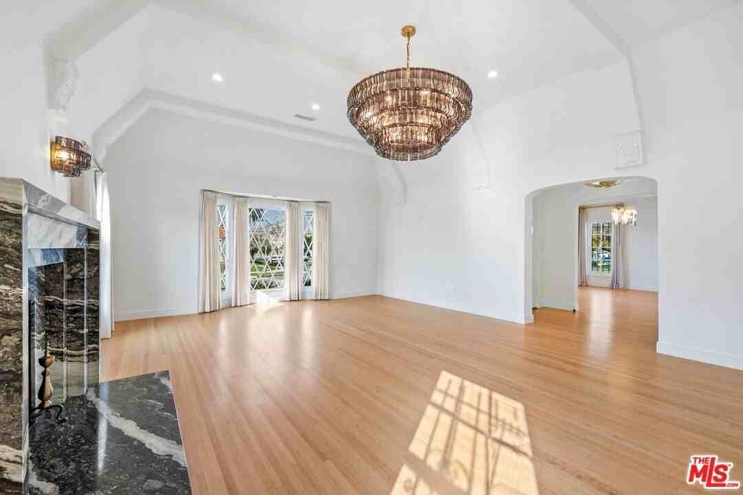 200 S Formosa Ave - Photo 5 of 25