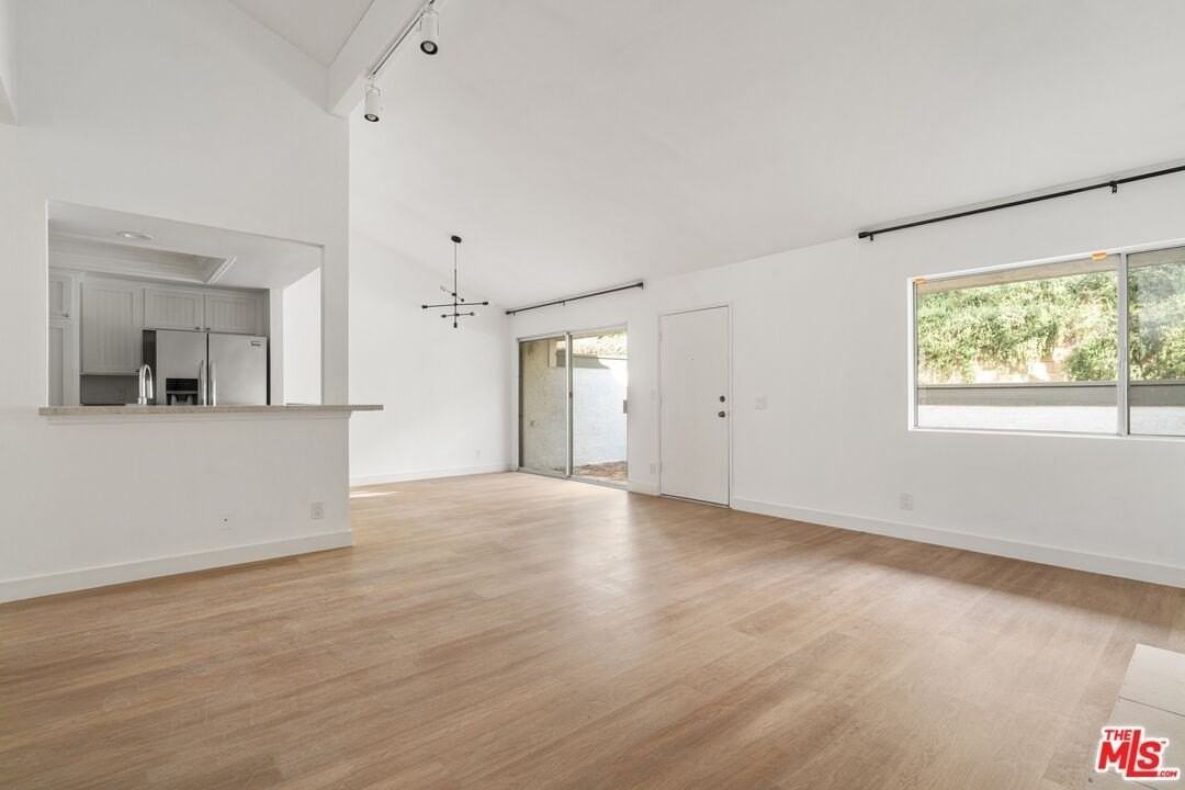 1722 Palisades Dr - Photo 2 of 17