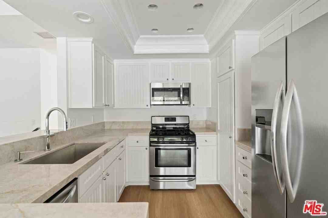 1722 Palisades Dr - Photo 5 of 17