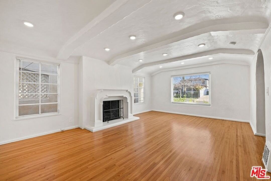 141 S Vista St - Photo 3 of 23