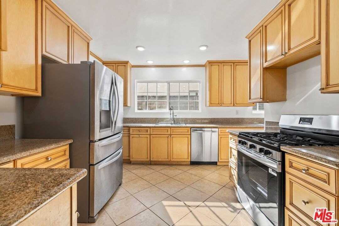 141 S Vista St - Photo 7 of 23