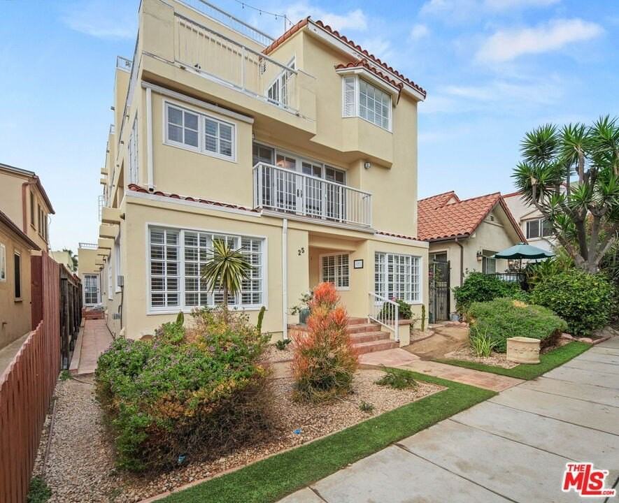 25 Arcadia Ter Unit Ph #PH - Photo 2 of 36