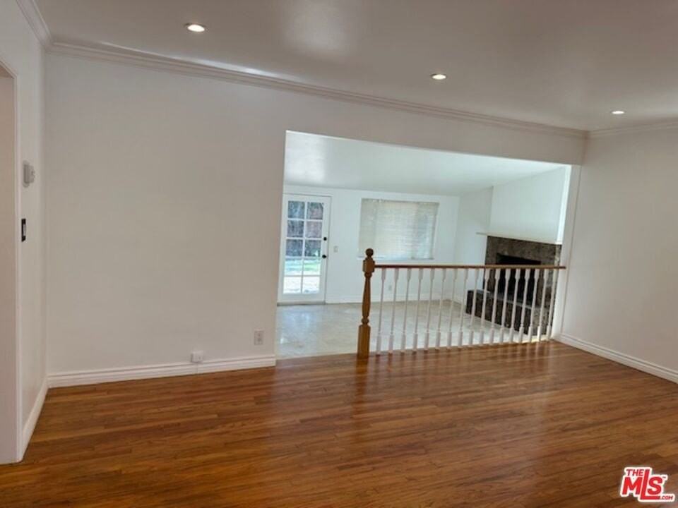 5368 Crebs Ave - Photo 4 of 16