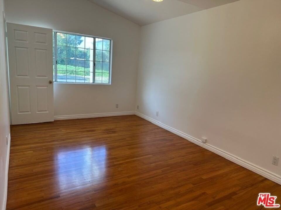 5368 Crebs Ave - Photo 7 of 16