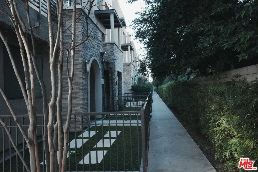 13137 W Lumina Way - Photo 3 of 22