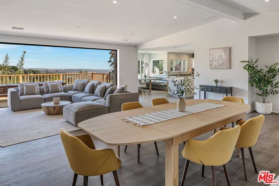 2612 Carman Crest Dr - Photo 5 of 19