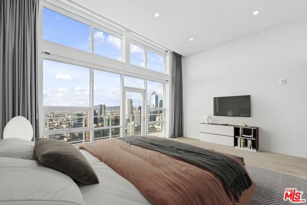 230 W Olympic Blvd Ph 1 #PH1 - Photo 5 of 50