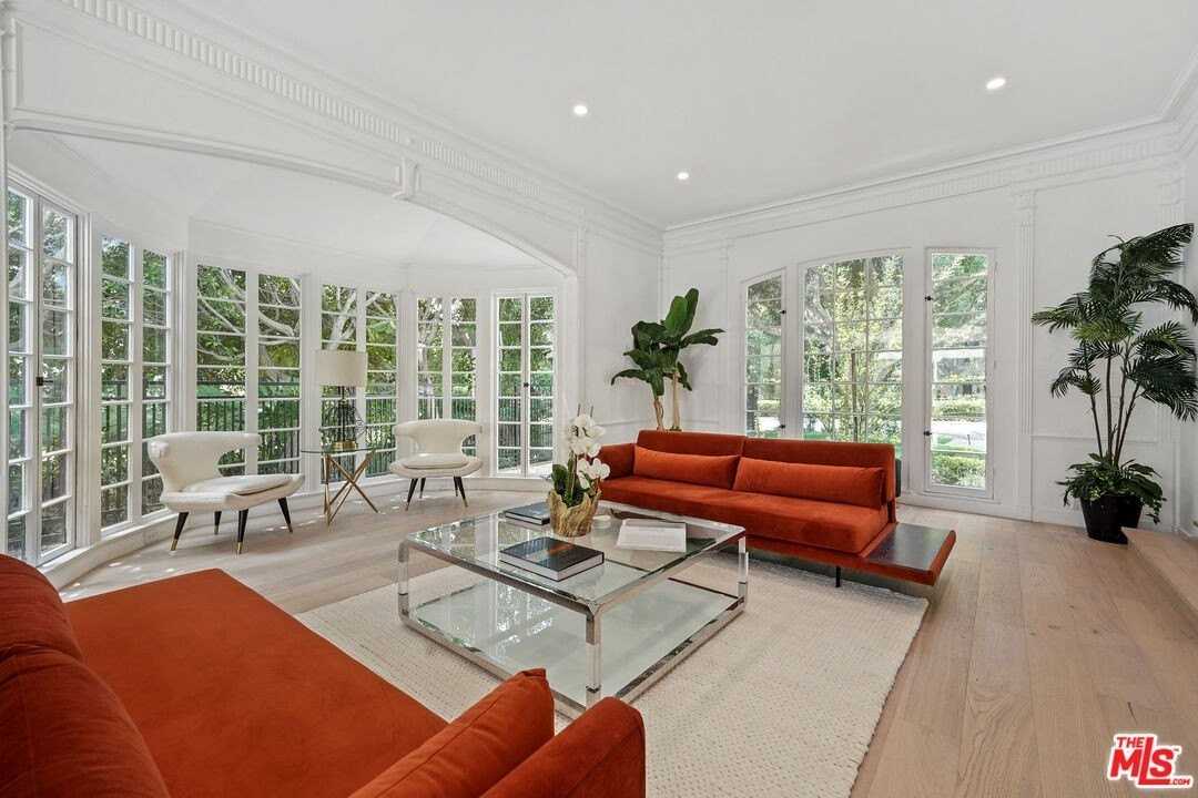 712 N Rodeo Dr - Photo 5 of 35