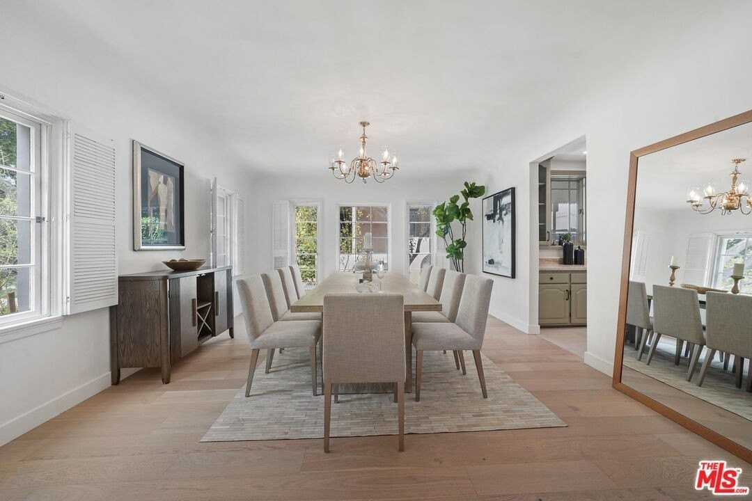 712 N Rodeo Dr - Photo 6 of 35