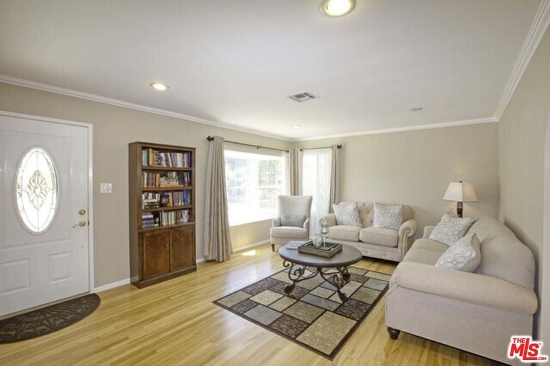 3556 S Bentley Ave - Photo 4 of 13