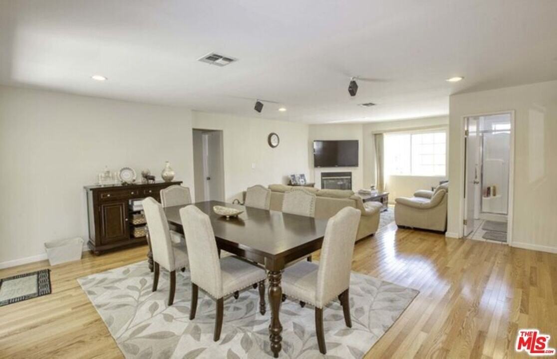 3556 S Bentley Ave - Photo 5 of 13