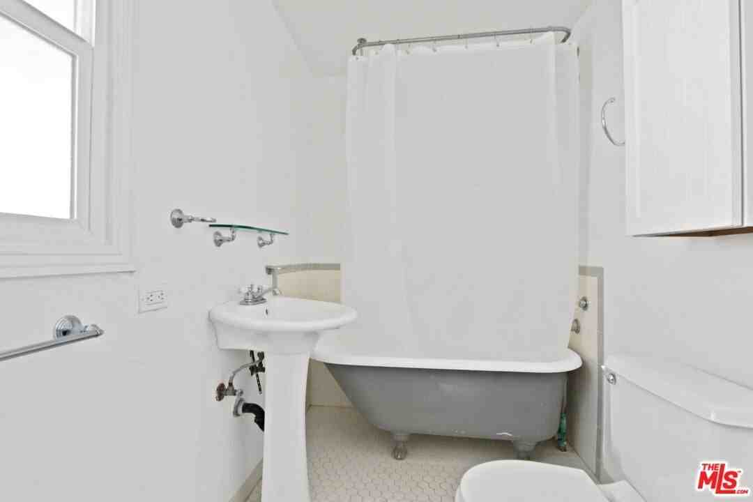 1392 1/2 Edgecliffe Dr - Photo 5 of 6