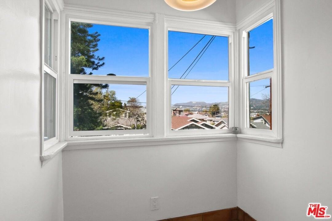 1392 1/2 Edgecliffe Dr - Photo 6 of 6