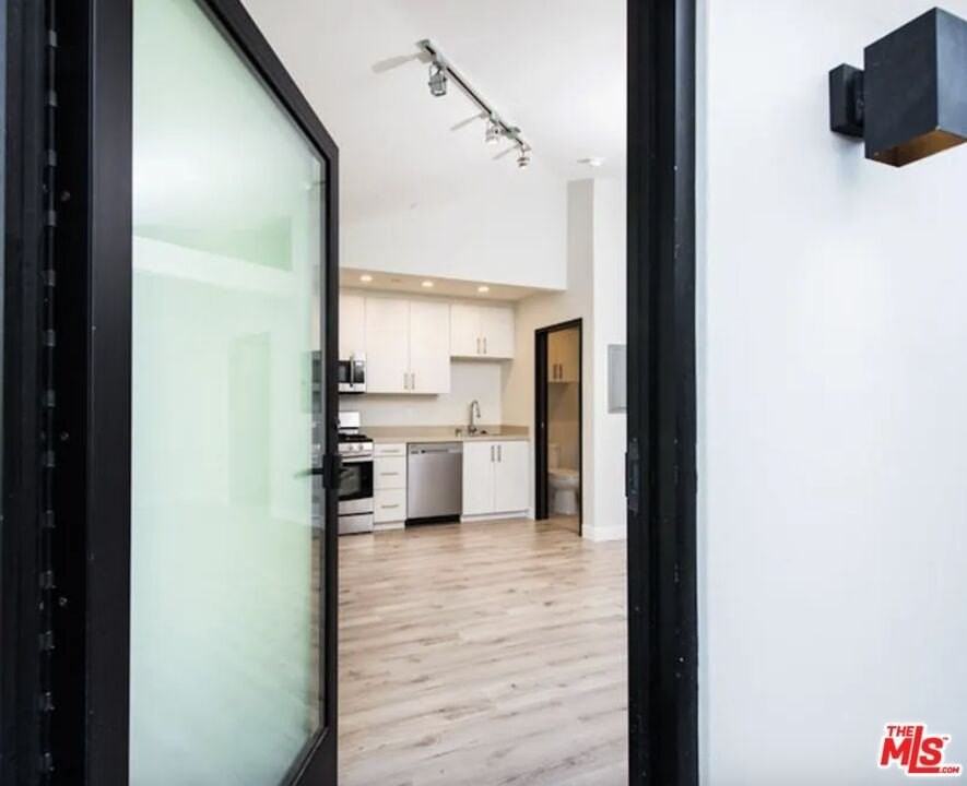 483 Washington Blvd - Photo 2 of 10