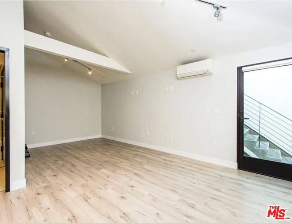 483 Washington Blvd - Photo 4 of 10