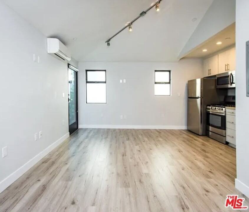 483 Washington Blvd - Photo 5 of 10