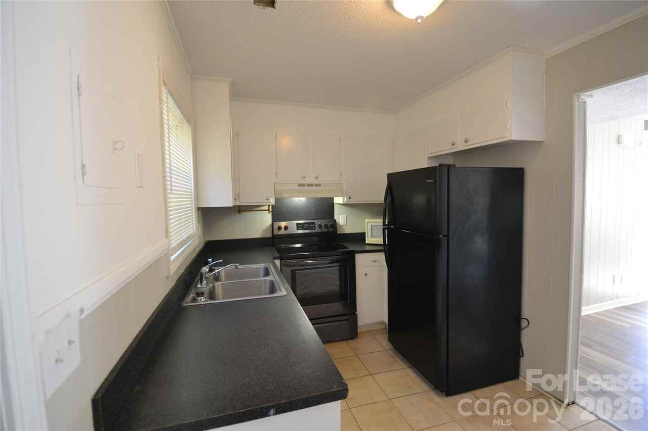 110 Durham Rd - Photo 5 of 17