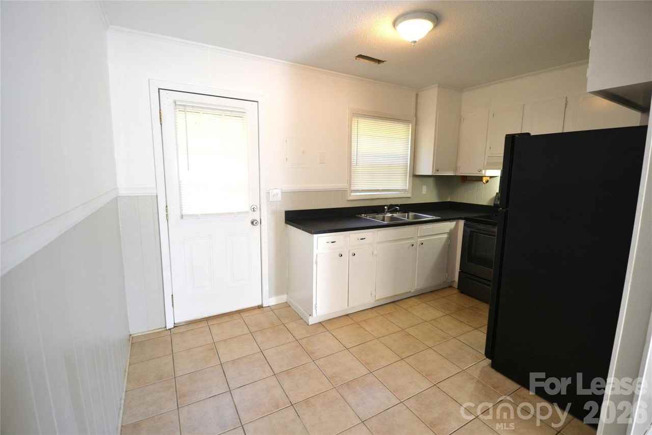 110 Durham Rd - Photo 6 of 17