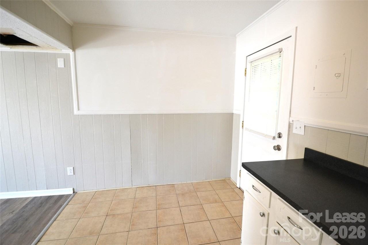 110 Durham Rd - Photo 7 of 17