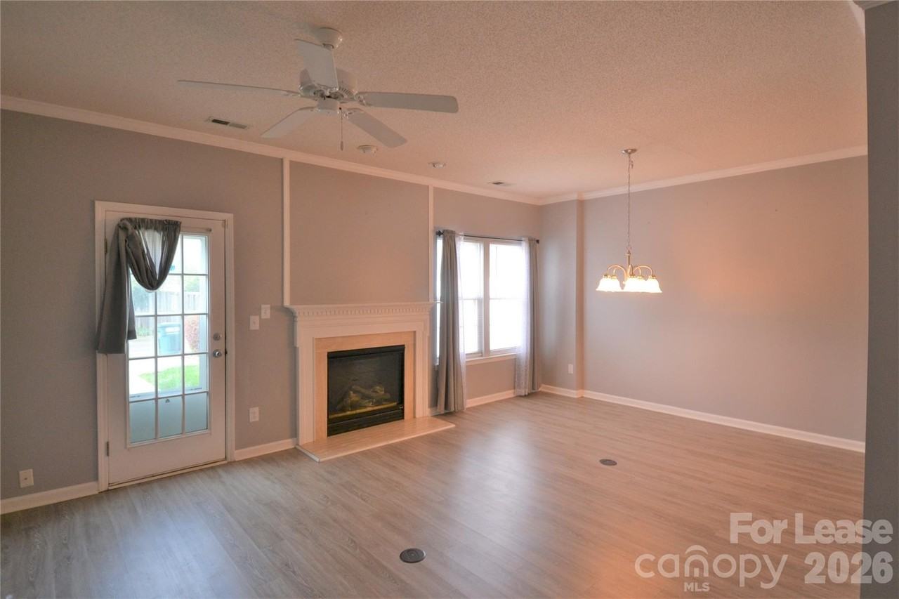 6029 Creft Cir - Photo 3 of 32