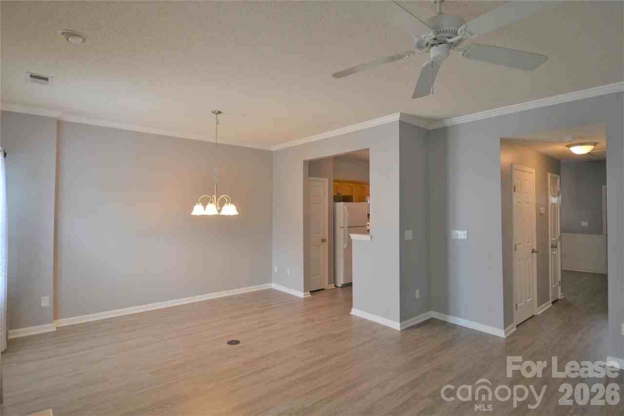 6029 Creft Cir - Photo 4 of 32