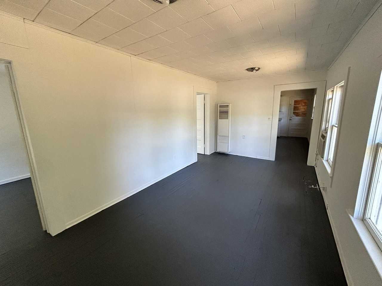 209 E Griffith Ave - Photo 2 of 12