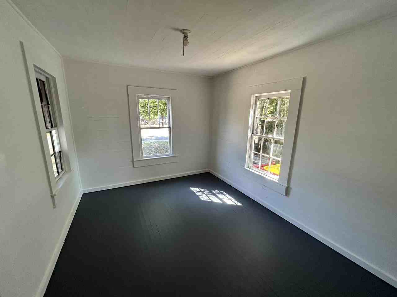 209 E Griffith Ave - Photo 4 of 12