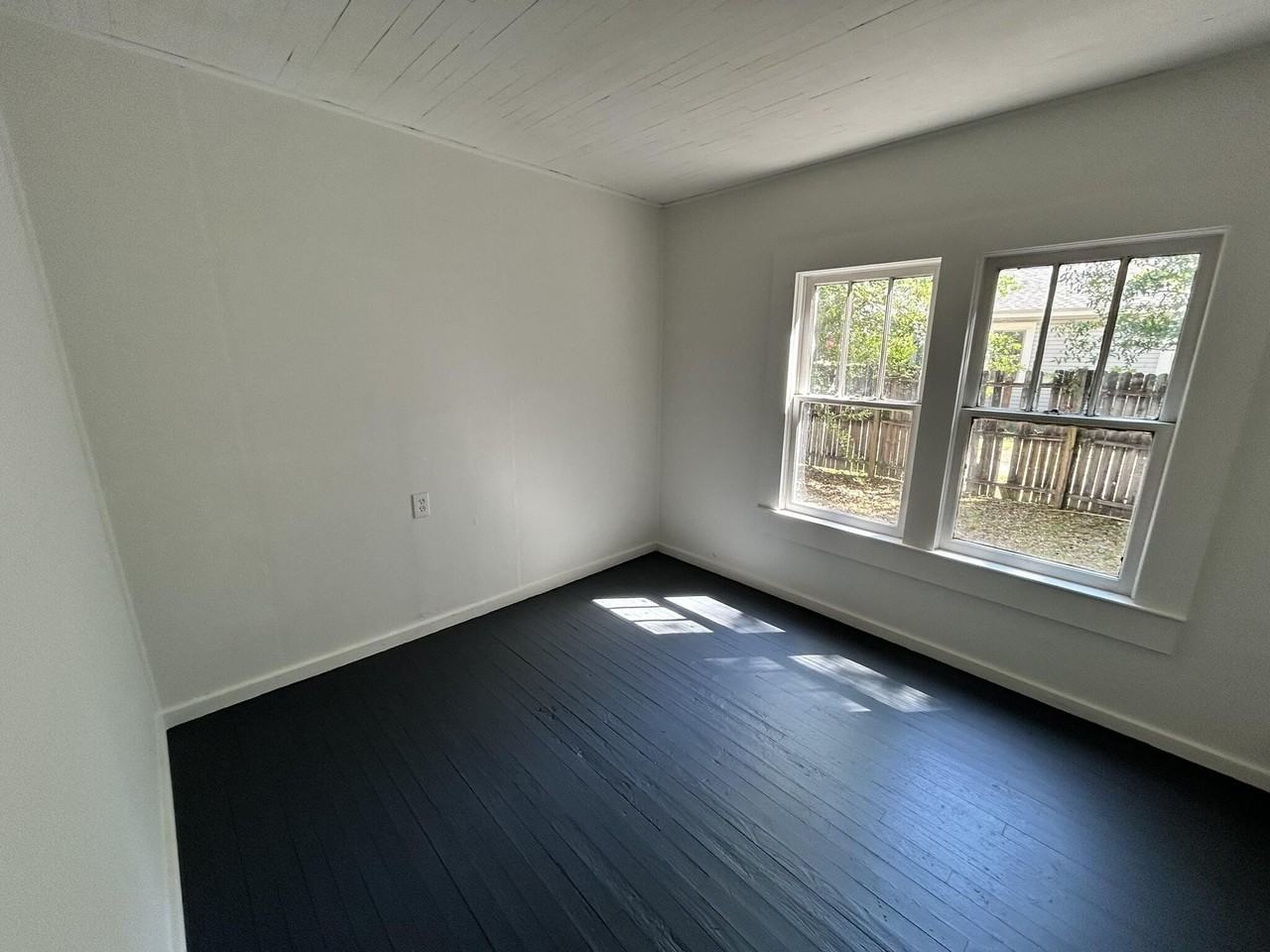 209 E Griffith Ave - Photo 6 of 12