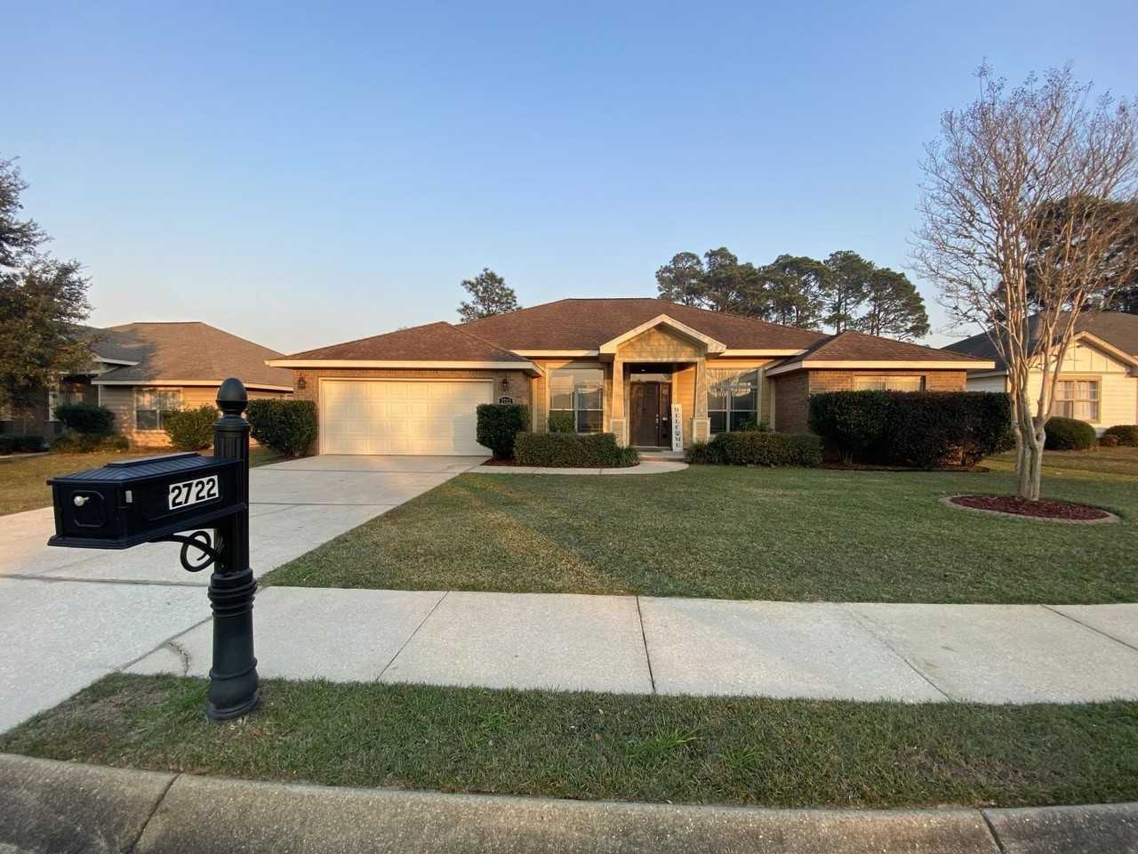 2722 Lakes Edge Ln