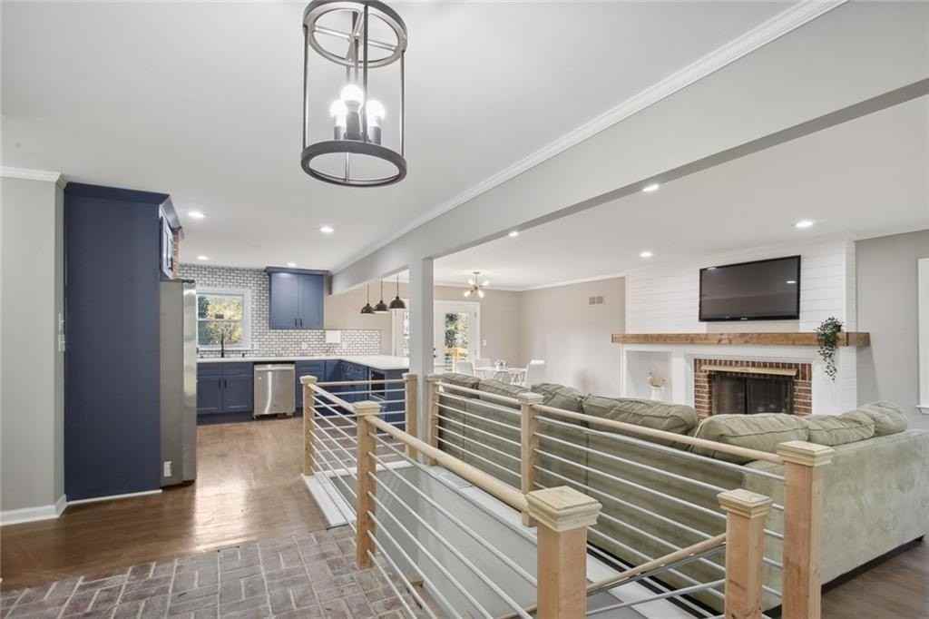 892 N Superior Ave - Photo 2 of 28