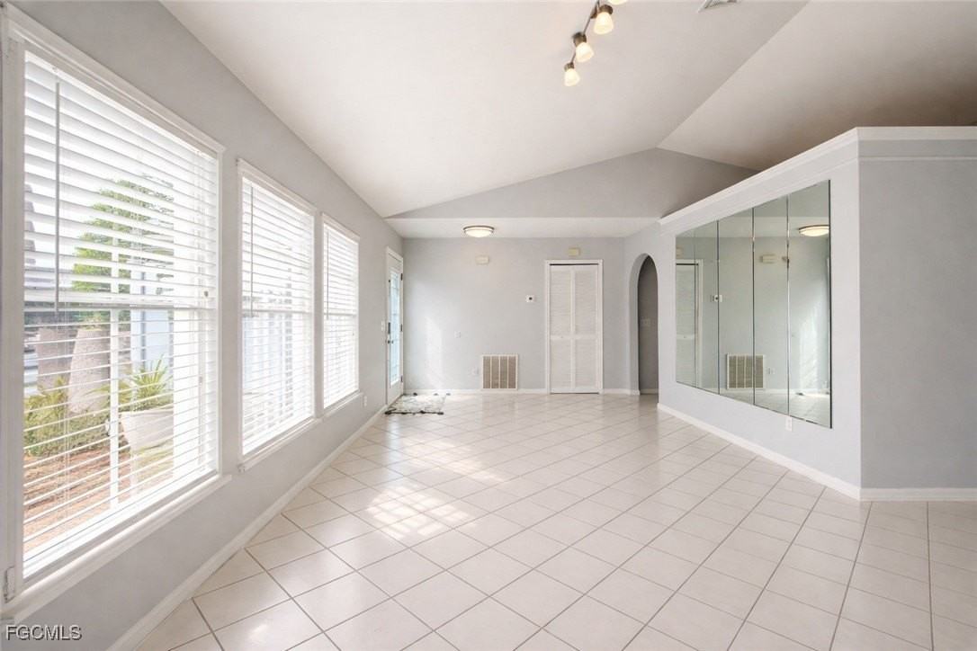 3107 Sw 15th Ave - Photo 5 of 44