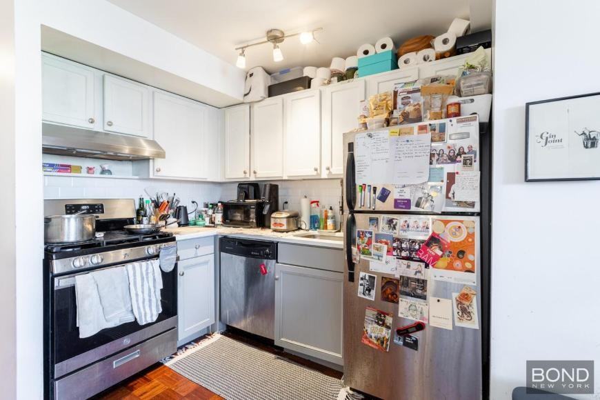 156 Sackett St - Photo 3 of 10