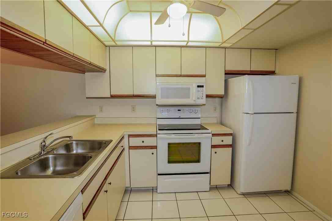 719 Sw 47th Ter Apt 101 #101 - Photo 6 of 18