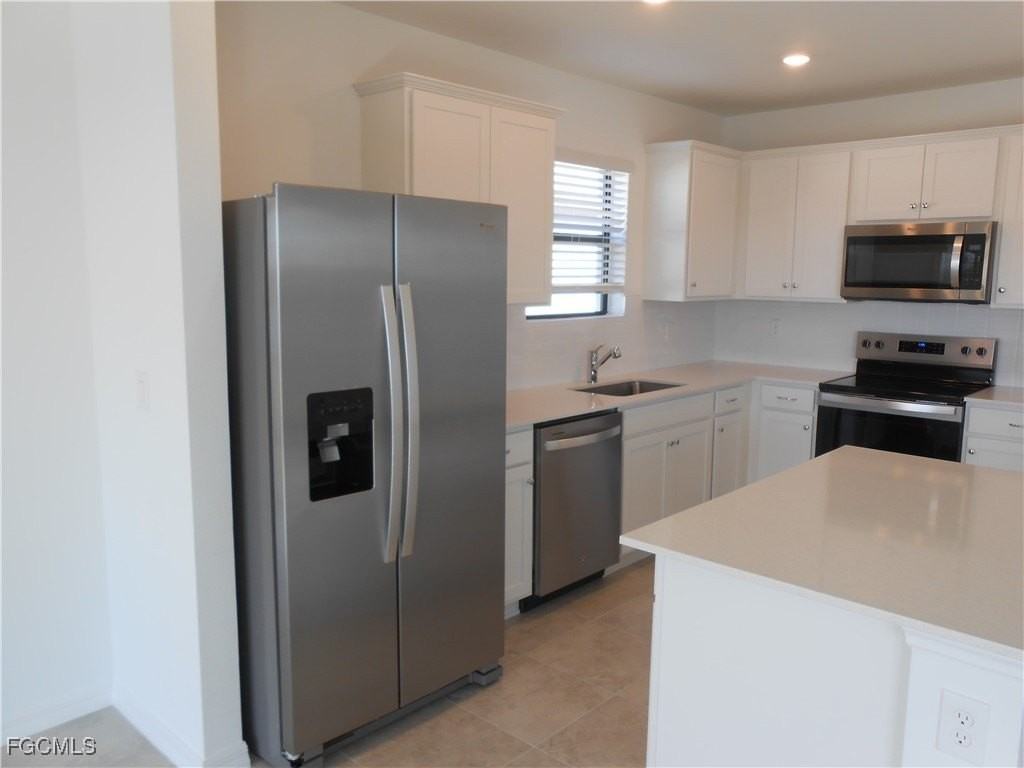 623 Lakeside Oasis Ave - Photo 7 of 31